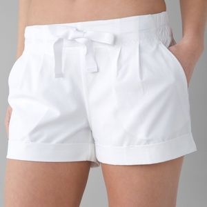 Lululemon Spring Break Away Short II White, Size 4